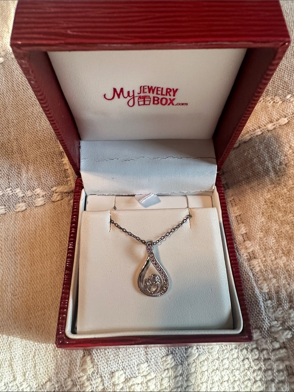 NWT Silver Teardrop Pendant Necklace